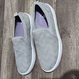 New in box R Scholls slip-on sneakers